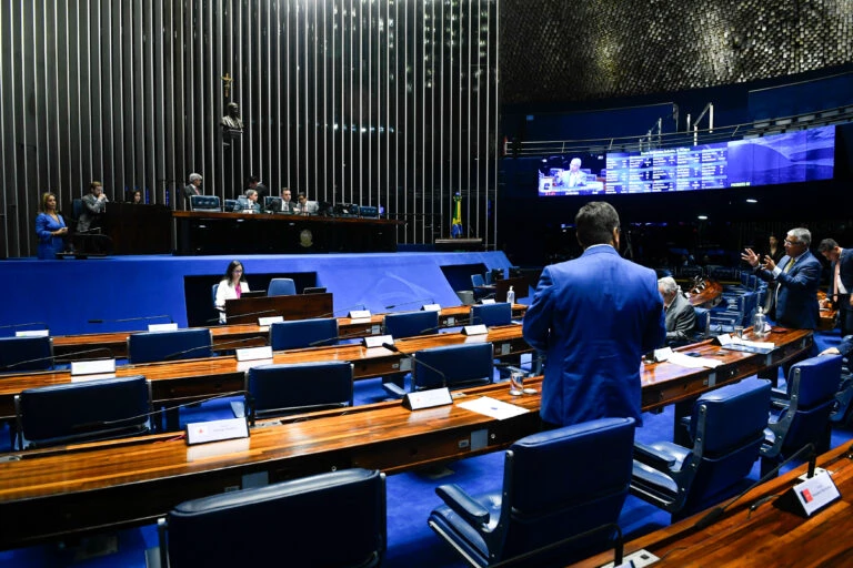 Fim da reeleição no Executivo é pauta entre líderes do Senado