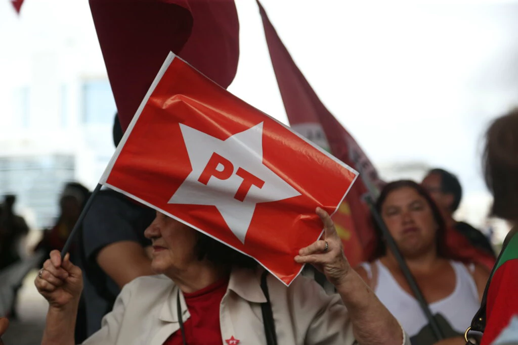 Apesar de eleição contestada, PT chama ditador Maduro de reeleito