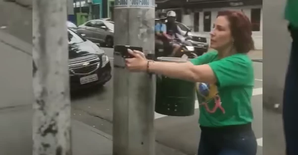MP pede condenação de jornalista que ofendeu Carla Zambelli
