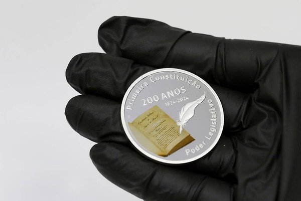 BC lançará mais 4 mil moedas de R$ 5 em comemoração à 1ª Constituição
