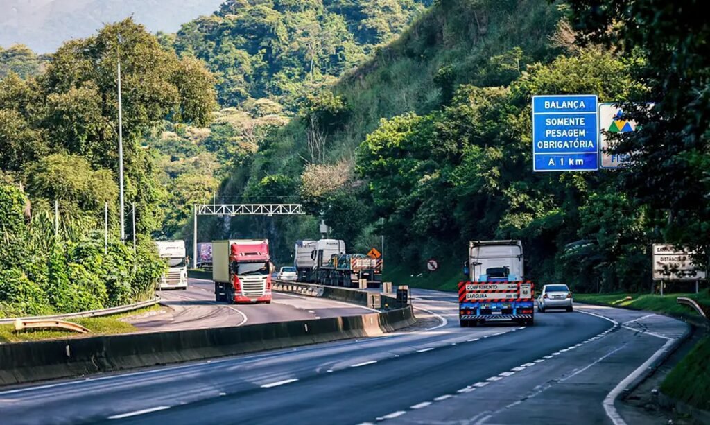 Caminhoneiros esperam governo, mas mantêm greve prevista