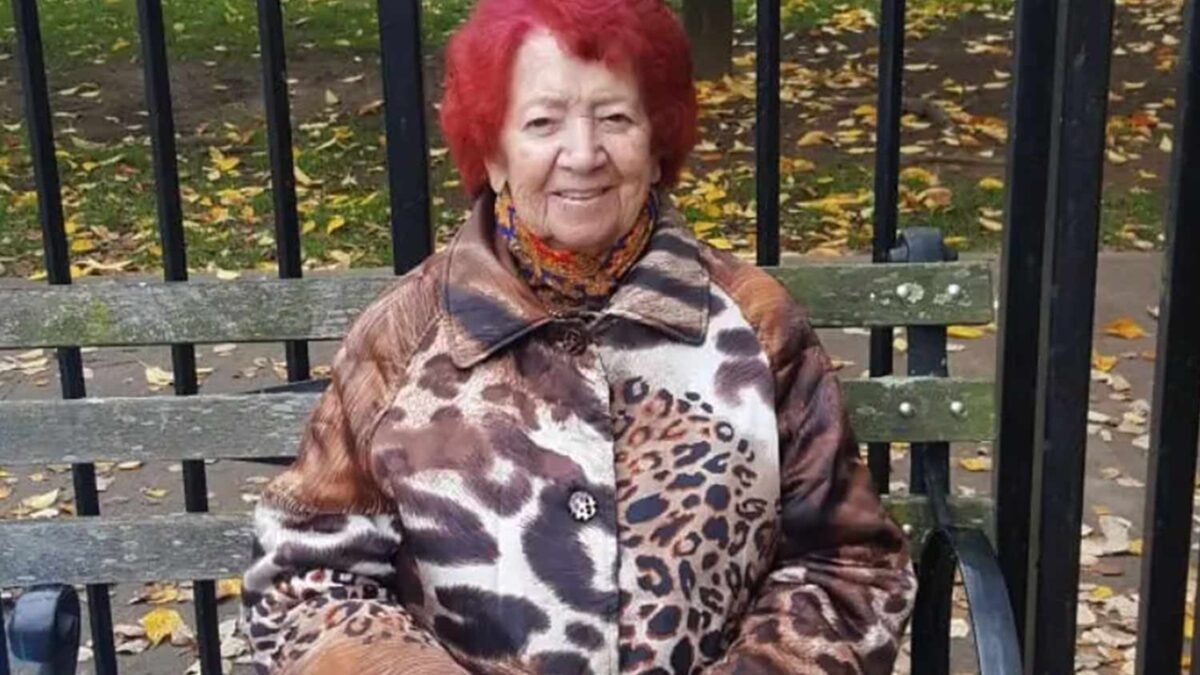 Coberta de sangue: idosa de 95 anos é acusada de matar colega de quarto em asilo