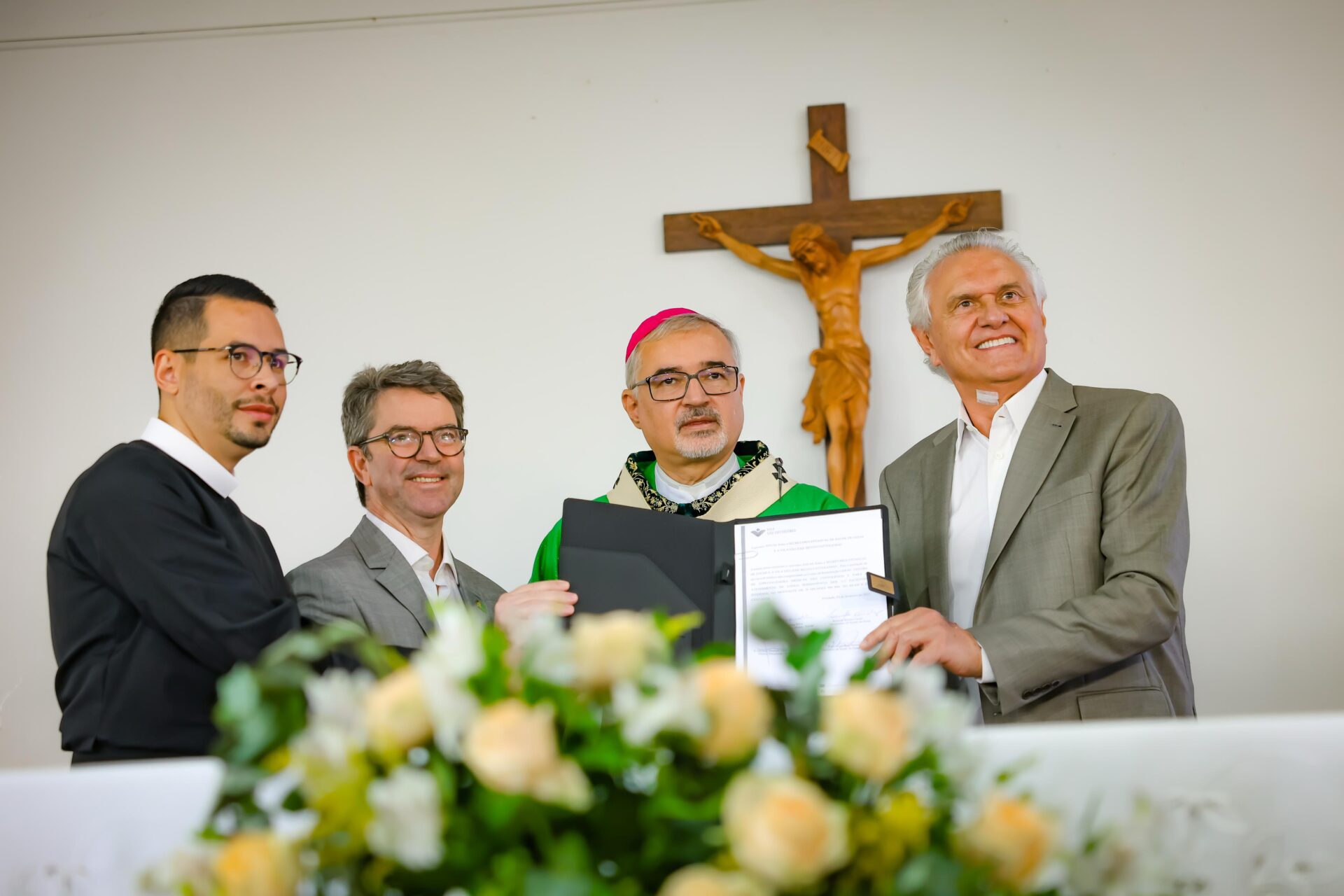 Caiado renova convênio do Governo de Goiás com Vila São Cottolengo