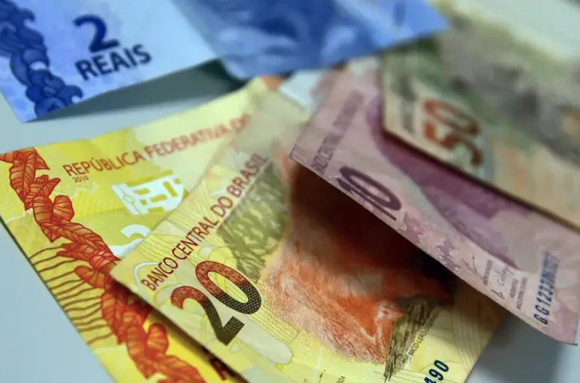 Salário mínimo pode aumentar para R$ 1.509 em 2025; entenda
