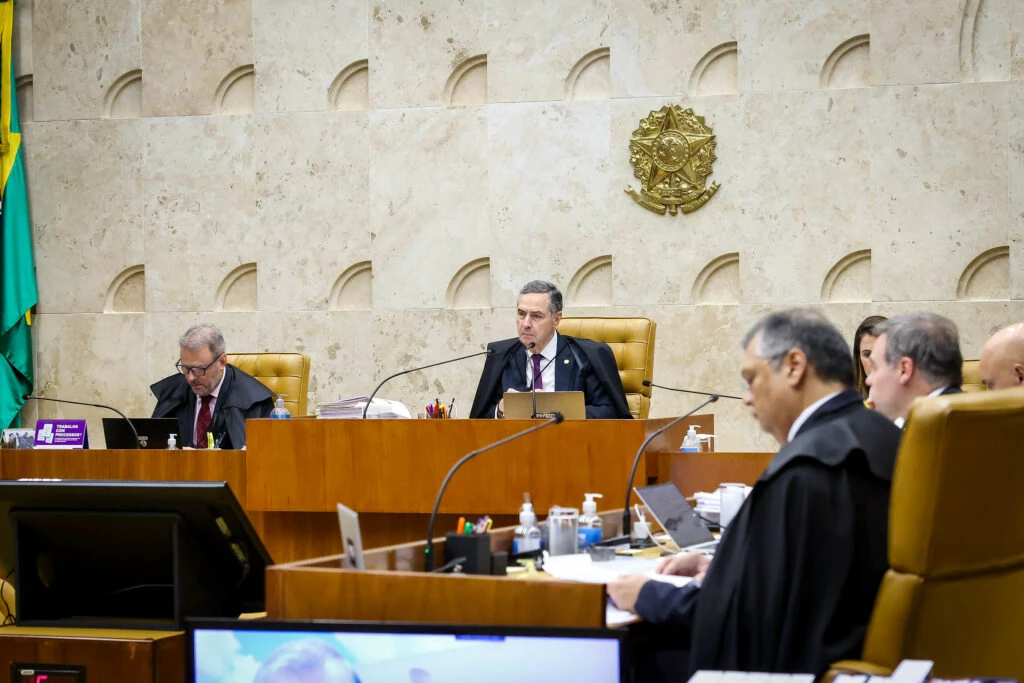 STF tem maioria para derrubar lei que libera armas a vigias