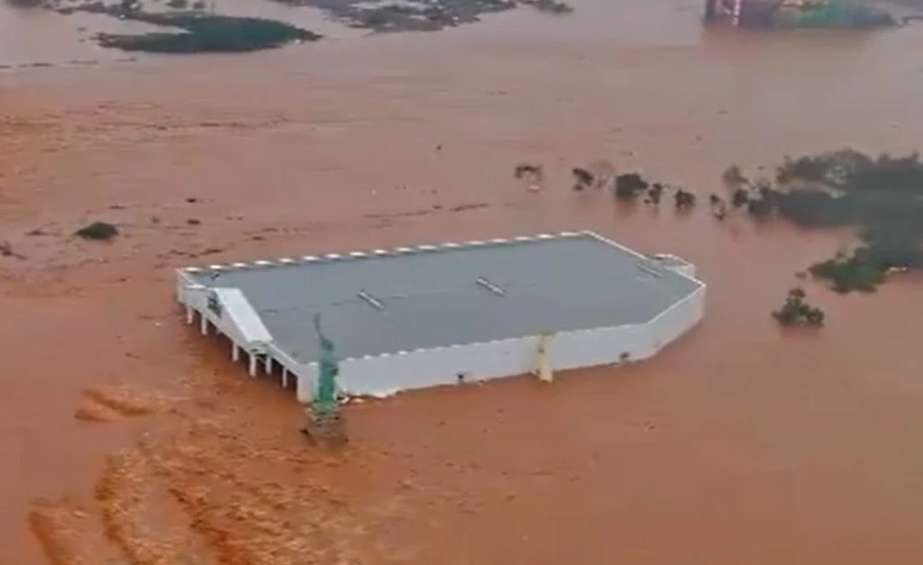 Loja da Havan fica submersa após fortes chuvas em Lajeado