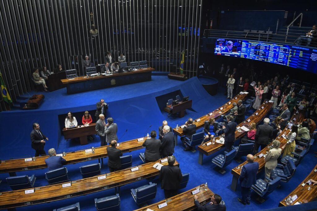 Saiba quem são os senadores que aprovaram a volta do DPVAT