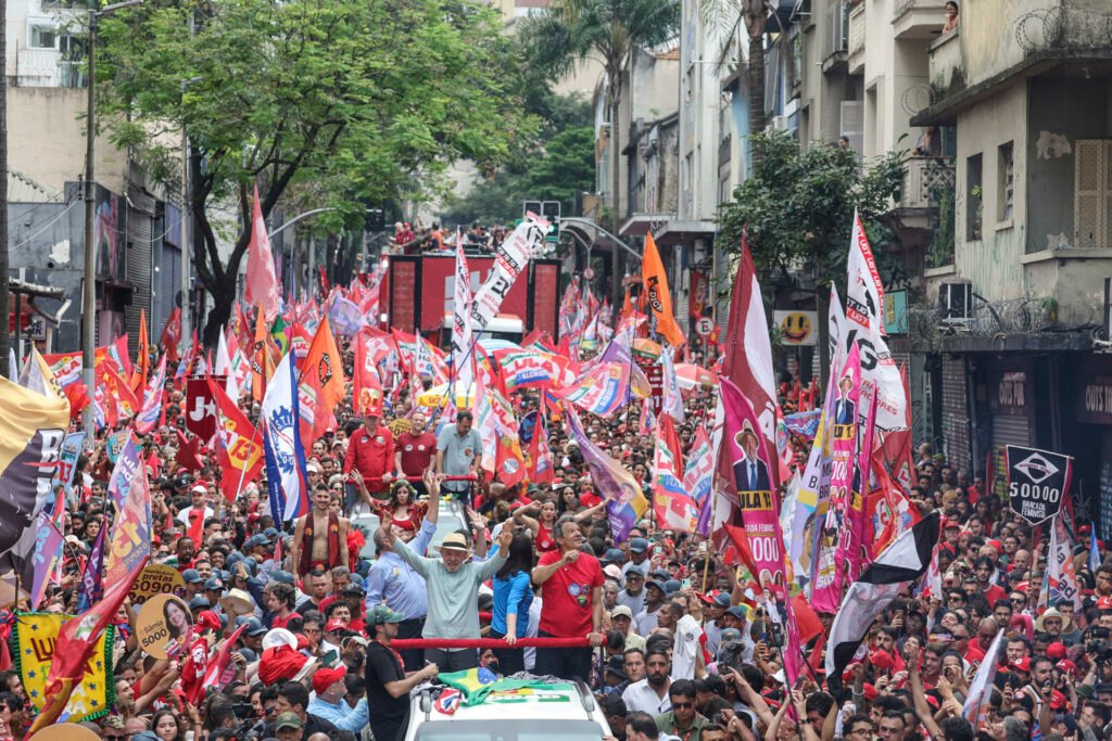 Explosão deixa feridos na Av. Paulista em dia de ato com Lula
