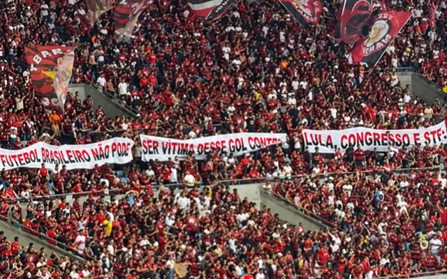 Torcida do Flamengo protesta no Maracanã