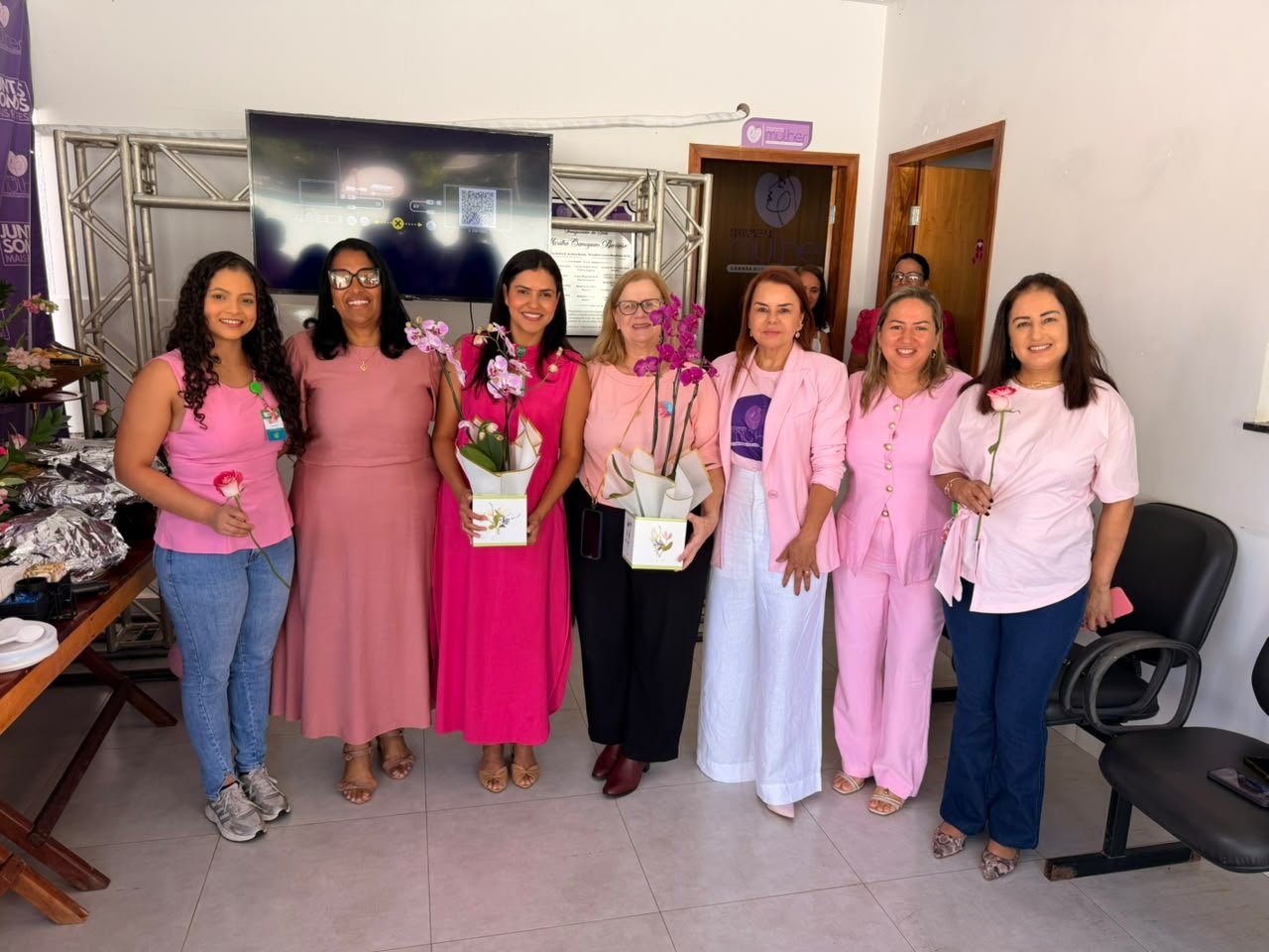 Câmara de Uruaçu celebra outubro rosa com ação comunitária